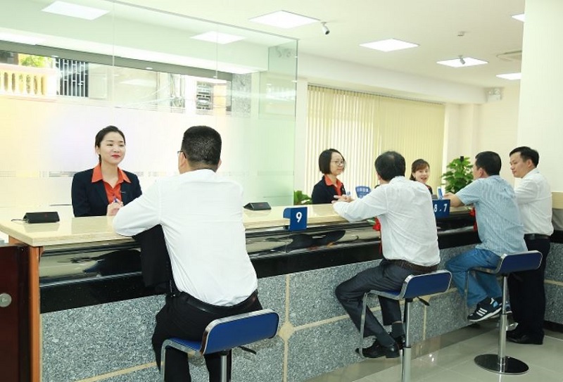 Khách hàng nên nắm chắc giờ làm việc Sacombank và mang đầy đủ giấy tờ khi giao dịch tại ngân hàng