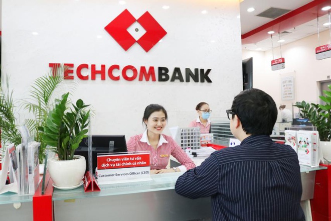Miễn phí phí thường niên cho thẻ trả trước ngân hàng Techcombank.