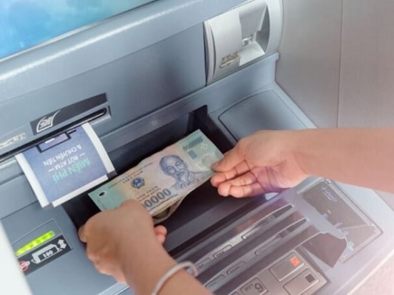 Hạn mức rút tiền tại trạm ATM Sacombank lên đến 100 triệu/ngày