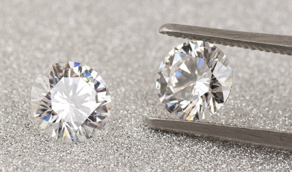Kim cương nhân tạo và kim cương tự nhiên khác nhau ở đâu?