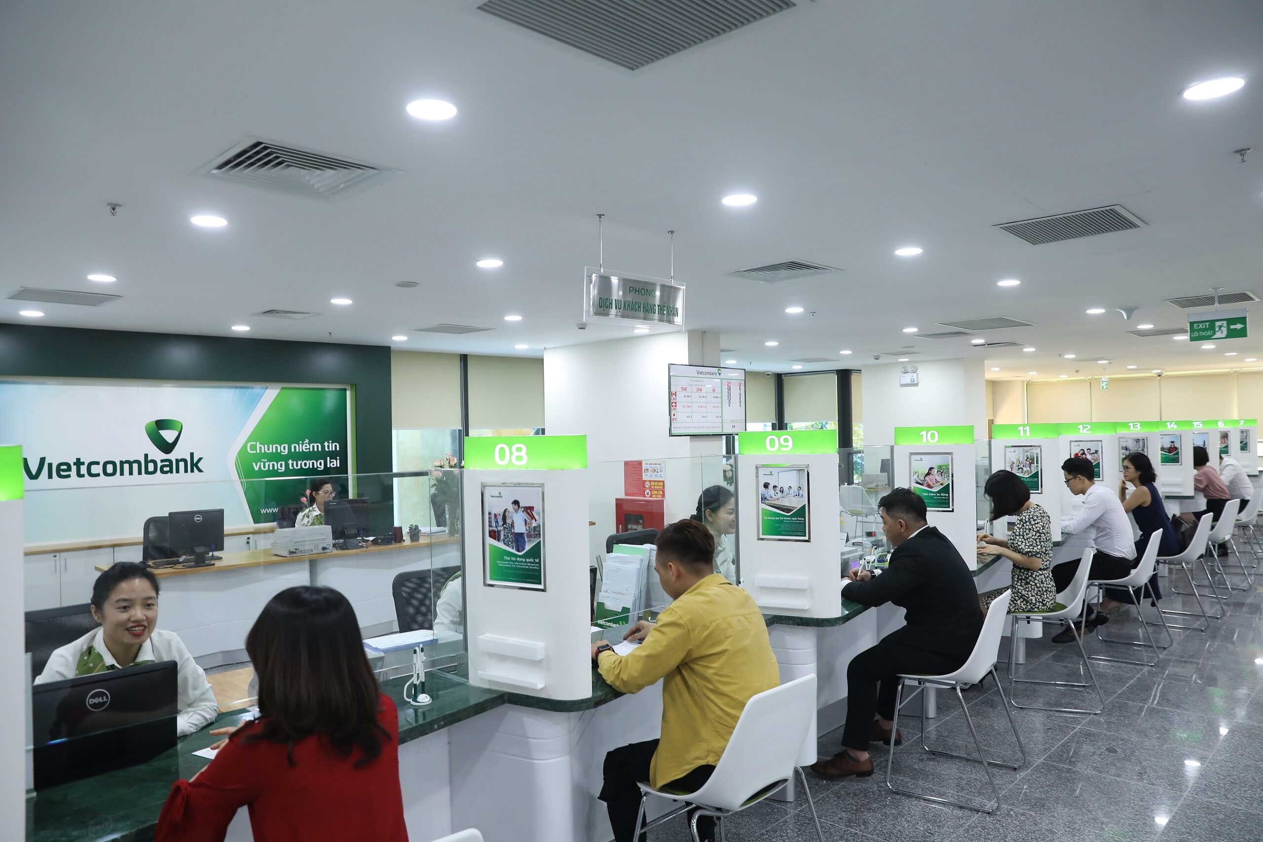 Vietcombank được thành lập theo mô hình ngân hàng cổ phần ngày 1 tháng 4 năm 1963