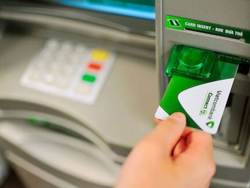 Khách sản phẩm hoàn toàn có thể thay đổi mã PIN Vietcombank bên trên cây ATM chỉ với 7 bước