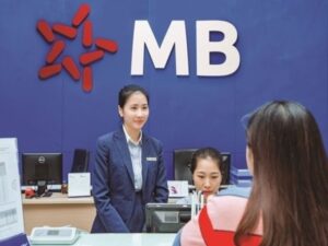 Khách hàng muốn đăng ký mở thẻ MB Bank cần đủ 18 tuổi trở lên