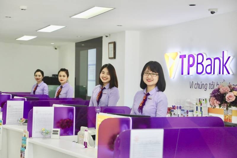 Đăng ký mở thẻ TPBank tại quầy giao dịch