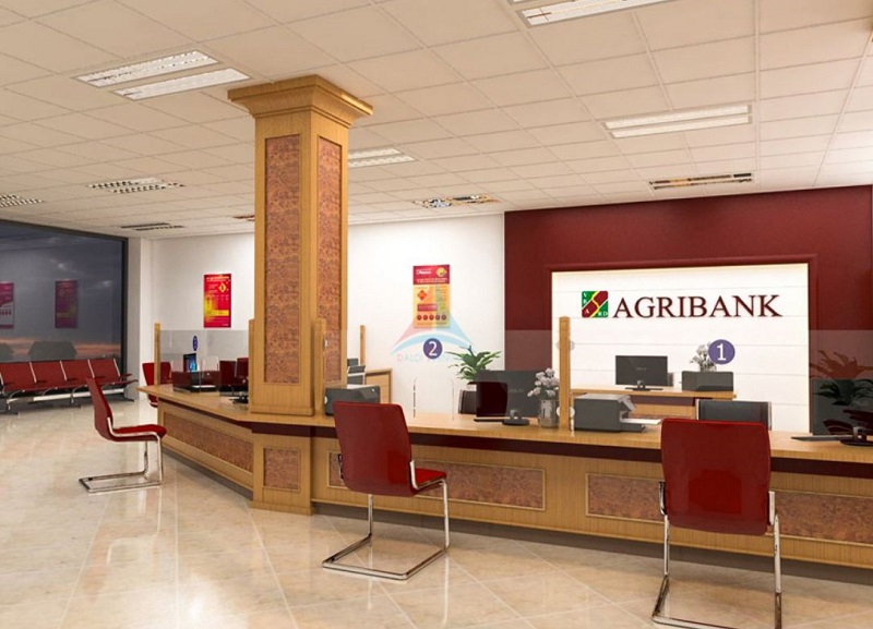 Khách hàng có thể đăng ký làm thẻ Agribank tại quầy giao dịch 