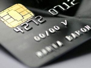Thẻ ATM gắn chip có chip vi mạch thiết kế trên mặt trước