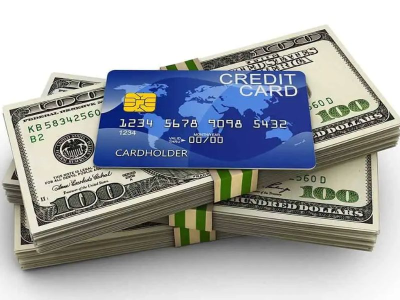 Khi sử dụng thẻ tín dụng khách hàng cần lưu tâm tới nhiều vấn đề