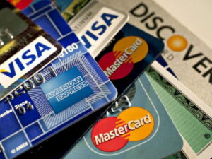 Nhược điểm của hình thức rút tiền bằng thẻ tín dụng 