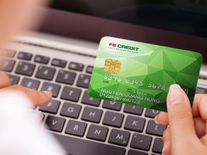 Thẻ tín dụng FE Credit mang đến tiện ích cho khách hàng về việc chi tiêu trước và trả tiền sau